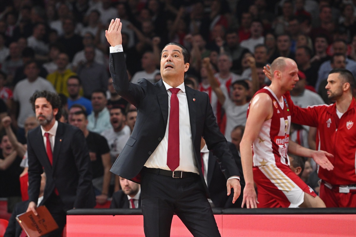 IOANNIS SFAIROPOULOS Janis Sferopulos trener kosarkas Crvene zvezde na utakmici Evrolige protiv Reala Madrid u hali Beogradska arena, Beograd 28.03.2025. godine Foto: Marko Metlas Kosarka, Crvena zvezda, Evroliga, Real Madrid