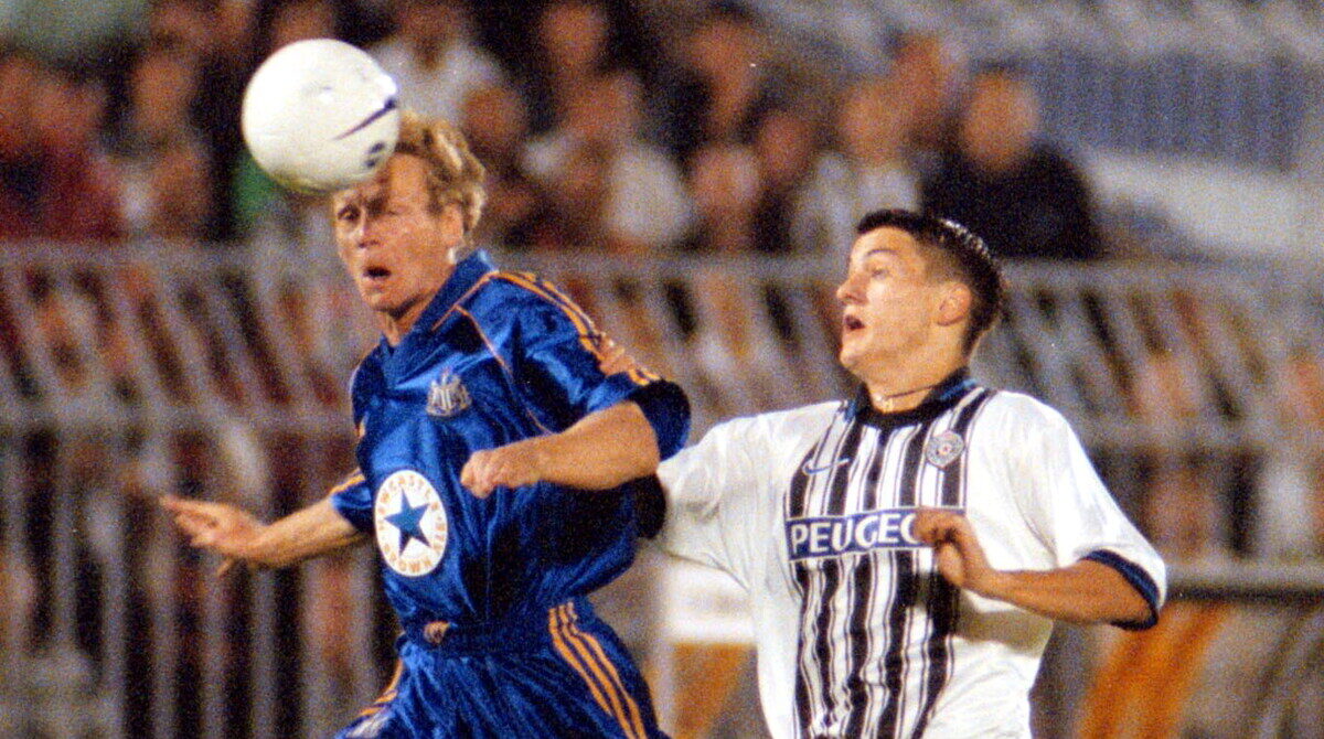 FUDBAL - Vladimir Ivic, fudbaler Partizana, na utakmici protiv Njukasla, i Stjuart Pirs - STUART PEARCE Beograd, 01.10.1998. snimio:N.Parausic