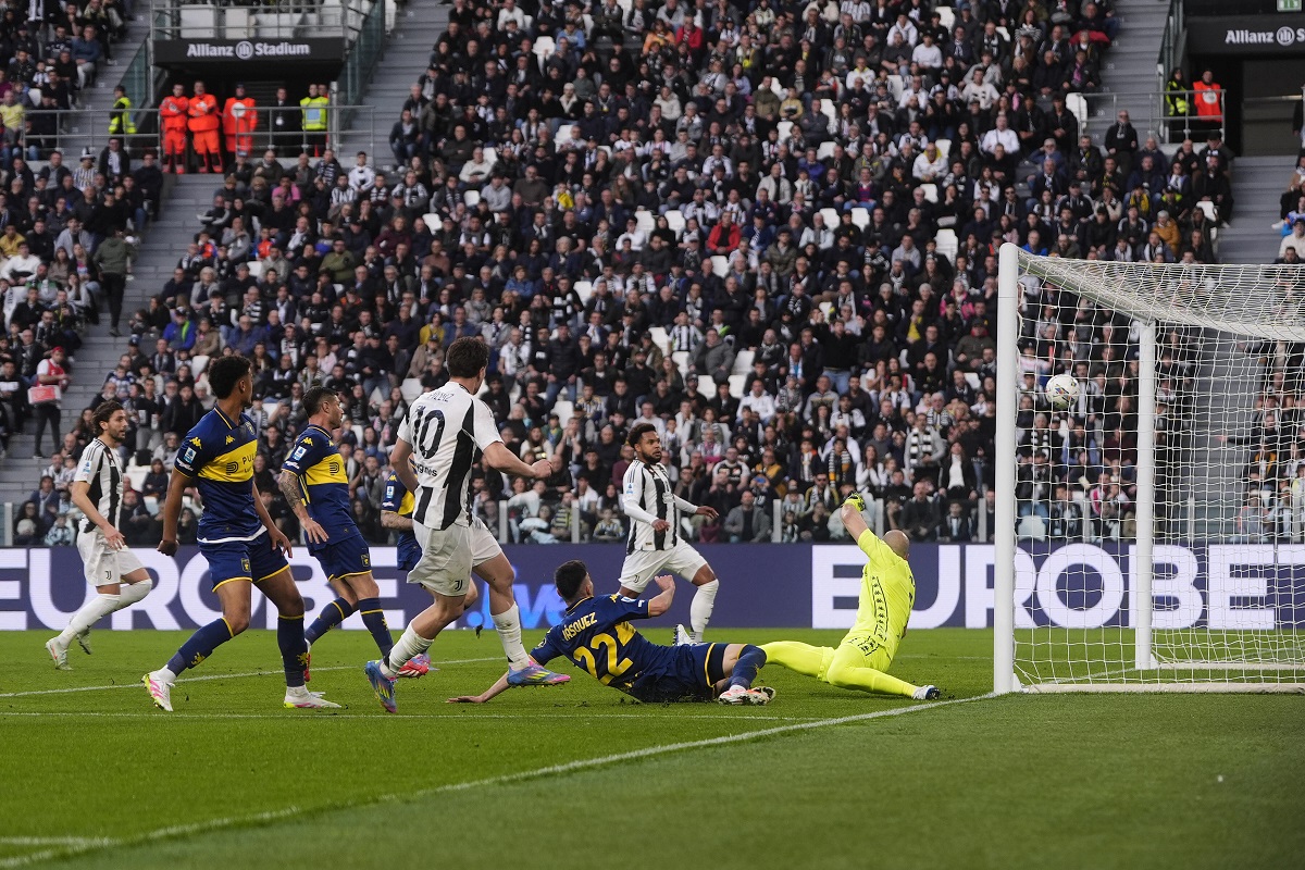 Juventus' Kenan Yildiz scores their side's first goal of the game during the Serie A soccer match between Juventus and Genoa at the Juventus Stadium in Turin, Italy, Saturday March 29, 2025. (Fabio Ferrari/LaPresse via AP)