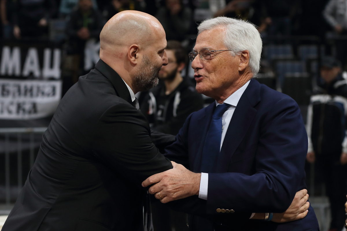 ALEKSANDAR DJORDJEVIC SASA trener i MASSIMO ZANETTI Masimo Zaneti vlasnik Segafreda i kosarkasa Virtusa Bolonja na utakmici ULEB Evrokupa protiv Partizana u hali Stark Beogradska arena, Beograd 08.01.2020. godine Foto: Marko Metlas Kosarka, Partizan, ULEB Evrokup, Virtus Bolonja