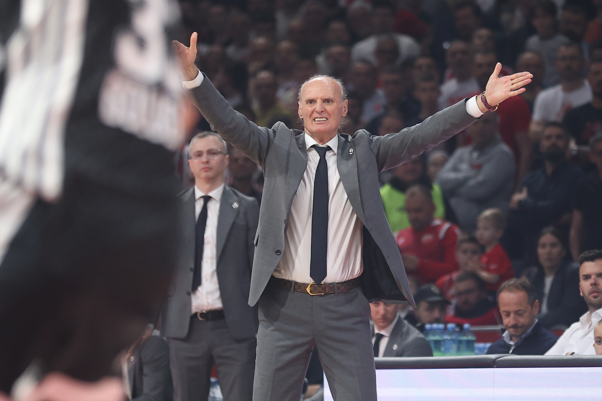 DUSKO IVANOVIC trener kosarkasa Virtusa na utakmici Evrolige protiv Crvene Zvezde u hali Beogradska Arena, Beograd 26.03.2025. godine Foto: Ivica Veselinov / MN PRESS KOSARKA, BASKETBALL, EVROLIGA, EUROLEAGUE, CRVENA ZVEZDA, VIRTUS BOLOGNA, BOLONJA