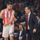 OGNJEN DOBRIC i IOANNIS SFAIROPOULOS Janis Sferopulos trener kosarkasa Crvene zvezde na utakmici Evrolige protiv Anadolu Efesa Istanbul u hali Beogradska arena, Beograd 04.04.2025. godine Foto: Marko Metlas Kosarka, Crvena zvezda, Evroliga, Anadolu Efes Istanbul