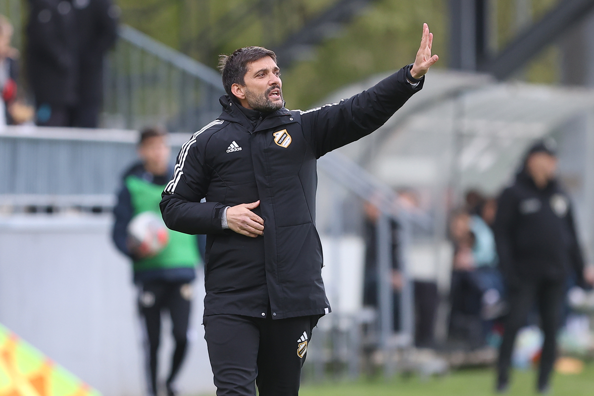 MARKO SAVIC trener fudbalera Cukarickog na utakmici Mocart Superlige protiv IMT-a na stadionu Cukarickog, Beograd 07.04.2025. godine Foto: Ivica Veselinov / MN PRESS FUDBAL, FOOTBALL, MOZZART SUPERLIGA, PRVENSTVO SRBIJE, NATIONAL CHAMPIONSHIP, FK CUKARICKI, FK IMT NOVI BEOGRAD
