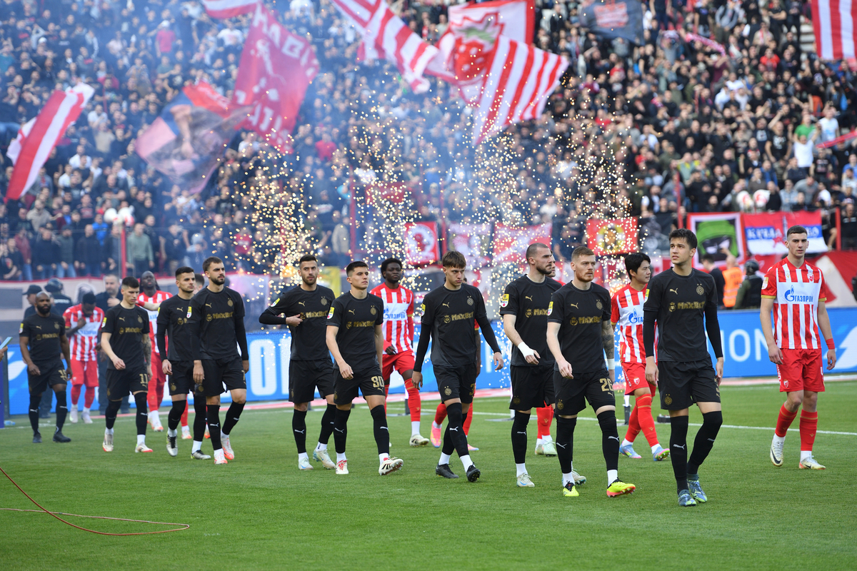 MIHAJLO ILIC, ALEKSANDAR FILIPOVIC, NIHAD MUJAKIC, OGNJEN UGRESIC , VANJA DRAGOJEVIC , MARIO JURCEVIC, JOVAN MILOSEVIC, STEFAN KOVAC, , MILAN VUKOTIC EKIPA fudbalera Crvene zvezde na utakmici Superlige Prvenstva Srbije protiv Partizana na stadionu Rajka Mitica, Beograd, 12.04.2025. godine Foto: Marko Metlas Fudbal, Crvena zvezda, Superliga Prvenstvo Srbije, Partizan