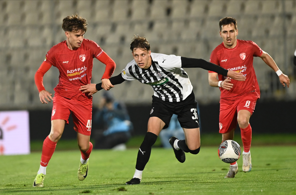 OGNJEN UGRESIC, fudbaler Partizana, na prvenstvenoj utakmici protiv Radnickog, i BOGDAN MIRCETIC, na stadionu JNA. Beograd, 27.04.2025. foto: Nebojsa Parausic Fudbal, Partizan, Radnicki 1923