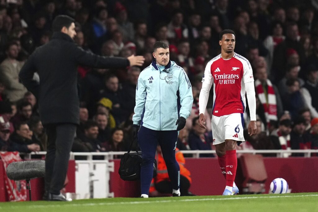 Arsenal's Gabriel, right, leaves the pitch after picking up an injury during the English Premier League soccer match between Arsenal and Fulham at Emirates stadium in London, Tuesday, April 1, 2025. (John Walton/PA via AP)