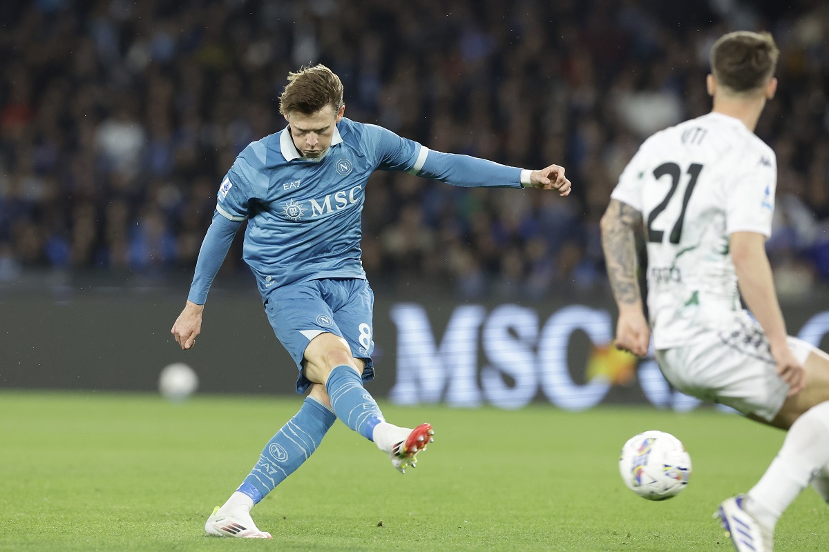 Napoli's Scott McTominay scores the opening goal during the Serie A soccer match between Napoli and Empoli at the Diego Armando Maradona Stadium in Naples, Italy, Monday, April 14 , 2025. (Alessandro Garofalo/LaPresse via AP)