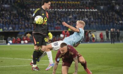 Roma's goalkeeper Mile Svilar, left, and Lazio's Gustav Isaksen during the Italian Serie A soccer match between Lazio and Roma at Rome's Olympic stadium, Sunday, April 13, 2025. (AP Photo/Gregorio Borgia)