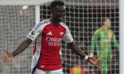 Arsenal's Bukayo Saka celebrates after scoring his side's second goal during the English Premier League soccer match between Arsenal and Fulham at Emirates stadium in London, Tuesday, April 1, 2025. (AP Photo/Kirsty Wigglesworth)