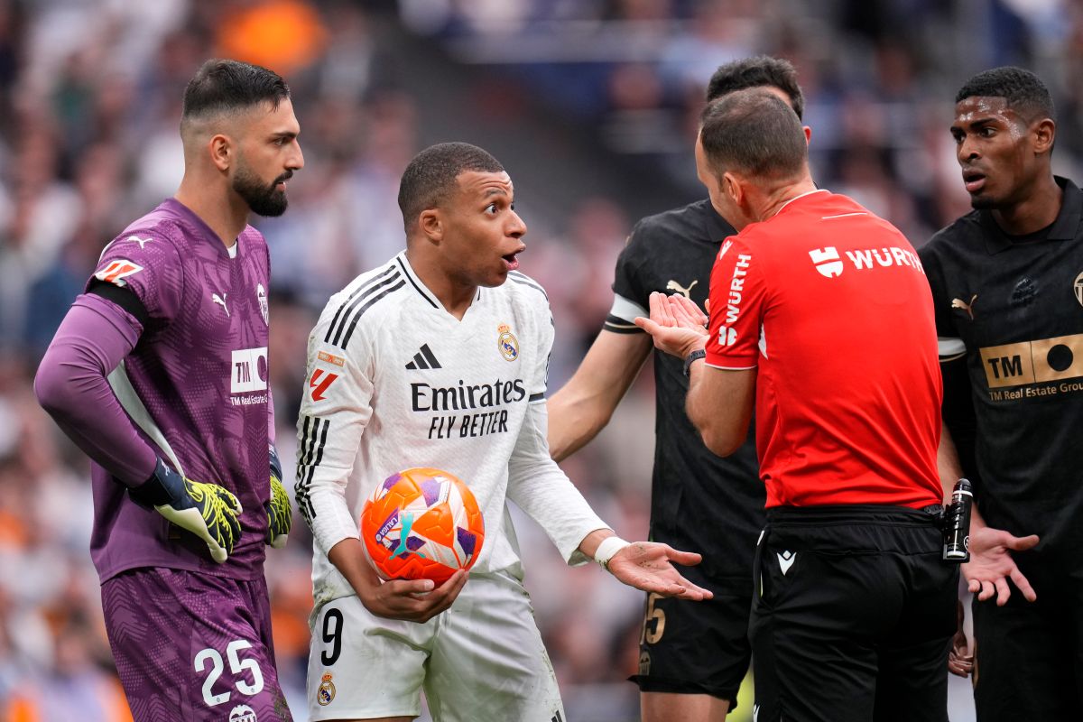 eal Madrid's Kylian Mbappe, center, argues with the referee Guillermo Cuadra during a Spanish La Liga soccer match between Real Madrid and Valencia at the Santiago Bernabeu stadium in Madrid, Spain, Saturday, April 5, 2025. (AP Photo/Manu Fernandez)