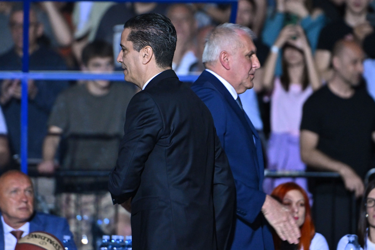 Trener Crvene zvezde na utakmici Jadranske ABA lige protiv Parizana u hali Beogradska arena, Beograd 21.04.2025. godine Foto: Marko Metlas Kosarka, Crvena zvezda, Jadranska ABA liga, Partizan