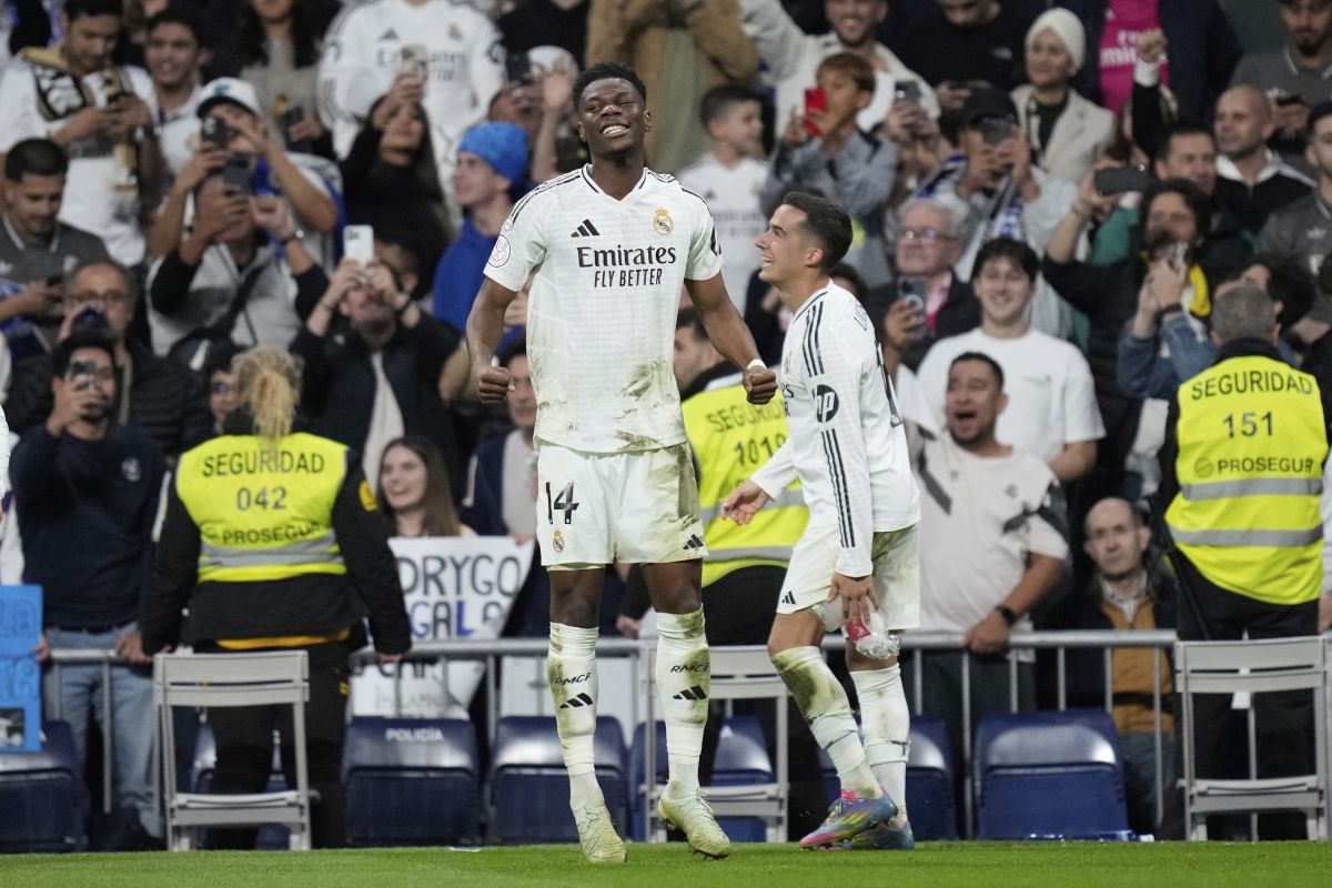 Real Madrid's Aurelien Tchouameni celebratea after scoring during the Spanish Copa del Rey semifinal second leg soccer match between Real Madrid and and Real Sociedad in Madrid, Spain Tuesday, April 1, 2025. (AP Photo/Bernat Armangue)
