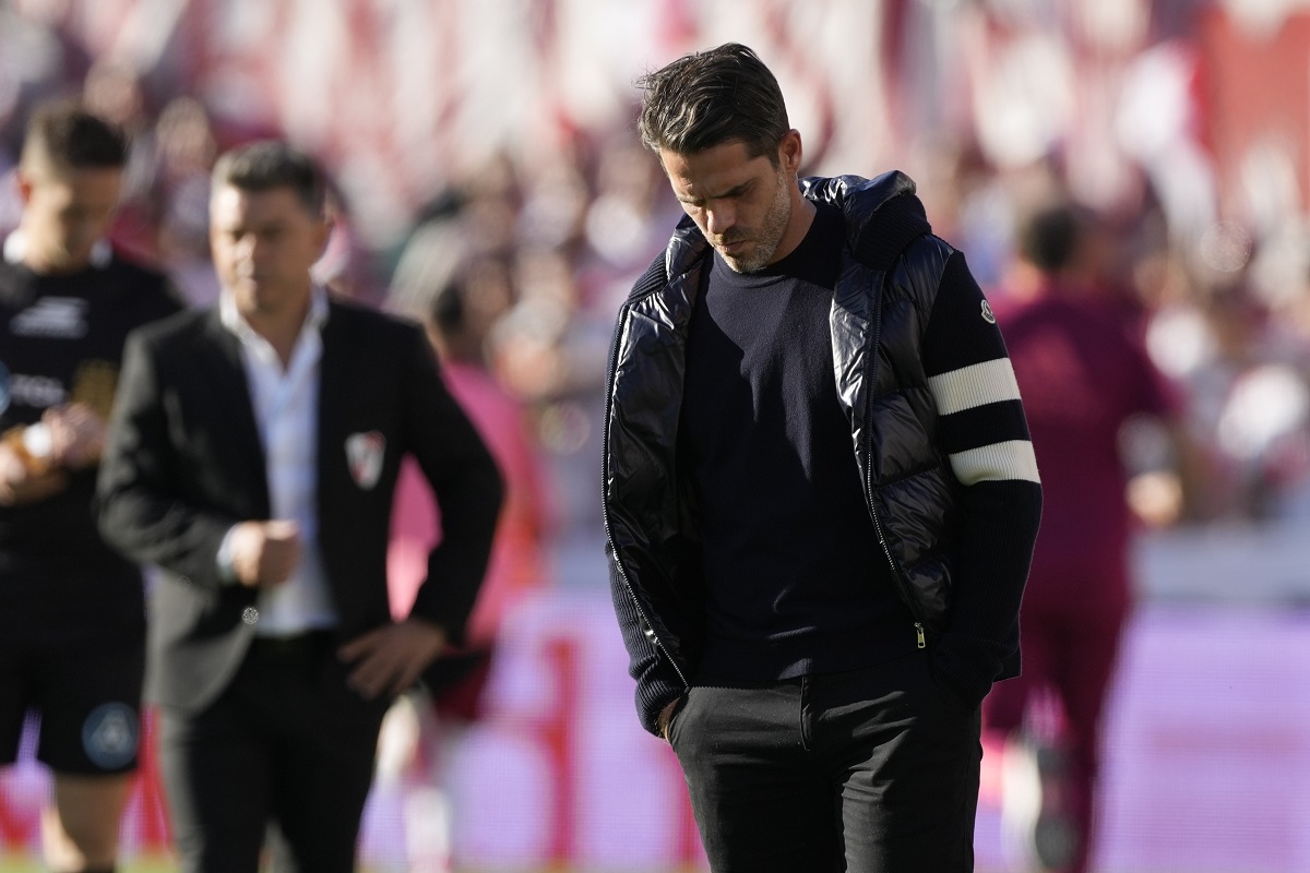 Fernando Gago, Boca Juniors' coach, reacts during a local tournament soccer match against River Plate in Buenos Aires, Argentina, Sunday, April 27, 2025. (AP Photo/Gustavo Garello)