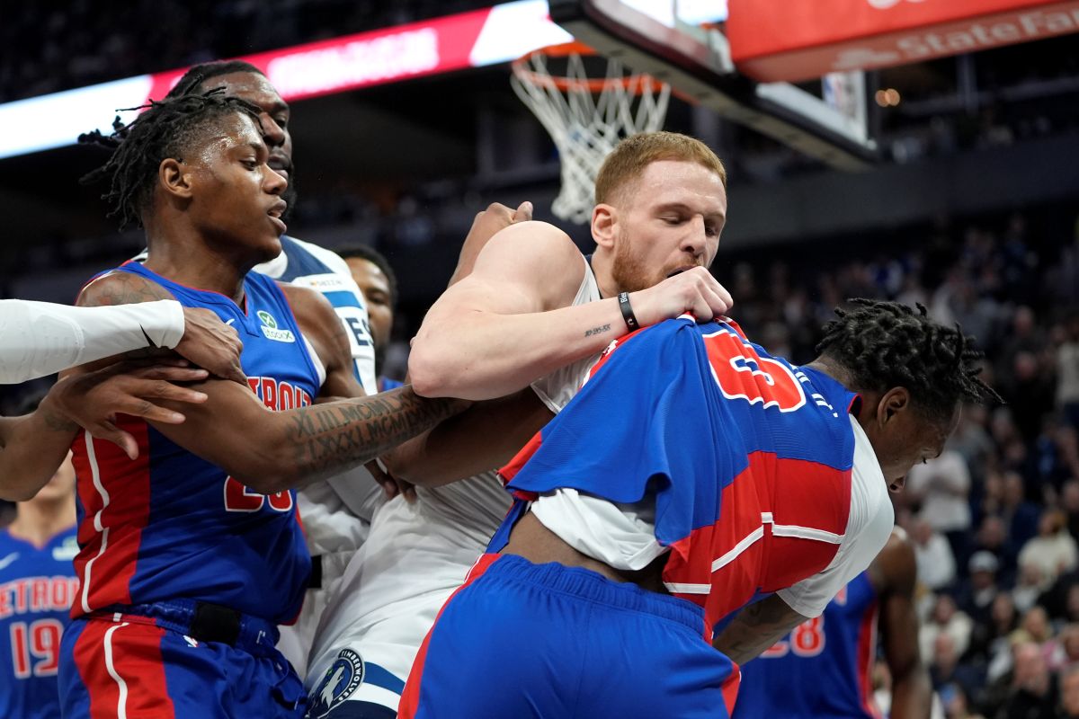 Minnesota Timberwolves guard Donte DiVincenzo (0), middle, and Detroit Pistons forward Ronald Holland II (00), right, fight during the first half of an NBA basketball game, Sunday, March 30, 2025, in Minneapolis. (AP Photo/Abbie Parr)