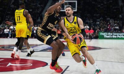 Fenerbahce's Marko Guduric, right, goes past Monaco's Jaron Blossomgame during the Euroleague final basketball match between Monaco and Fenerbahce in Abu Dhabi, United Arab Emirates, Sunday, May 25, 2025. (AP Photo/Altaf Qadri)