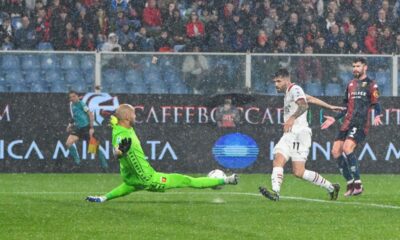 AC Milan's Christian Pulisic, right, makes an attempt to score during the italian Serie A soccer match between Genoa and Milan at the Luigi Ferraris Stadium in Genoa, Italy, Monday, May 5, 2025. (Tano Pecoraro/LaPresse via AP)