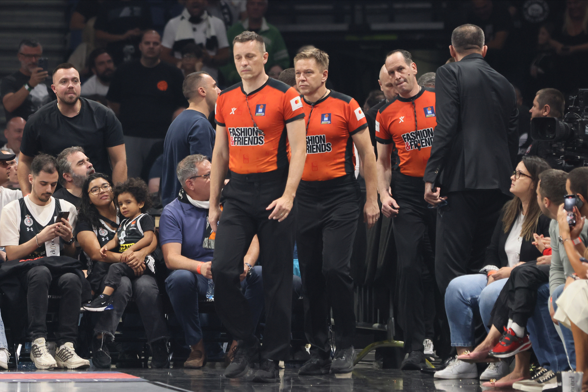 SASA PUKL, DAMIR JAVOR, TOMISLAV HORDOV sudije kosarkasi Partizana na utakmici polufinala Jadranske ABA lige protiv Buducnosti Podgorica u hali Beogradska arena, Beograd 10.05.2024. godine Foto: Marko Metlas Kosarka, Partizan, Jadranska ABA liga, Buducnost Podgorica