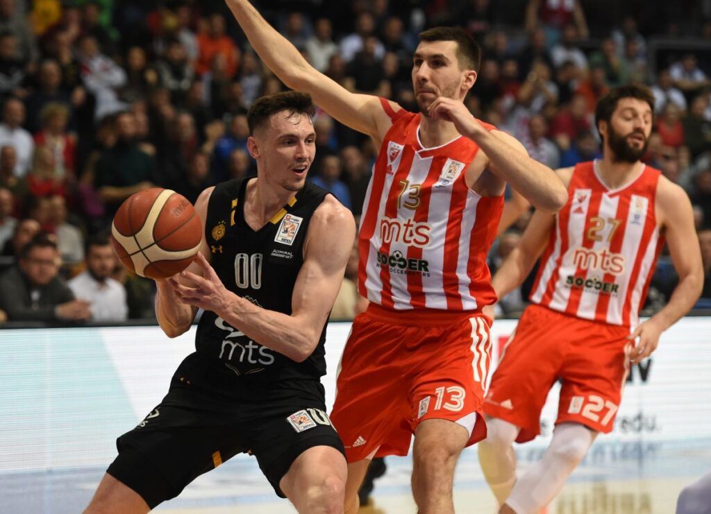 RODIONS KURUCS, kosarkas Partizana, na utakmici finala kupa protiv Crvene zvezde, i OGNJEN DOBRIC, u hali Cair. Nis, 20.02.2022. foto: Nebojsa Parausic Kosarka, Kup Radivoja Koraca, Partizan, Crvena zvezda