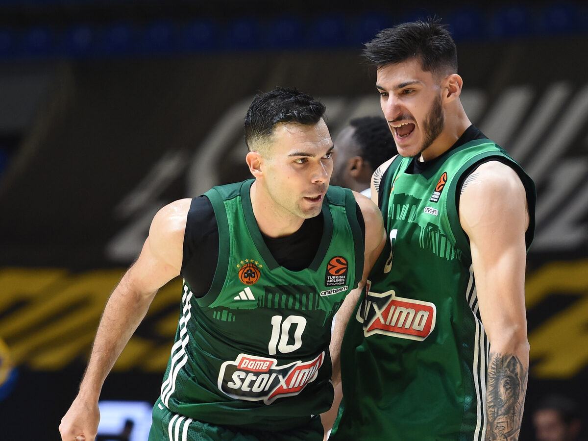 KOSTAS SLOUKAS Kostas Slukas, i PANAGIOTIS KALAITZAKIS Panajotis Kalaicakis, kosarkasi Panatinaikosa, proslavljaju pobedu na utakmici plejofa Evrolige, protiv Makabija, u hali Aleksandar Nikolic. Beograd, 02.05.2024. photo: Nebojsa Parausic Kosarka, Euroleague, Makabi, Panatinaikos, Radost