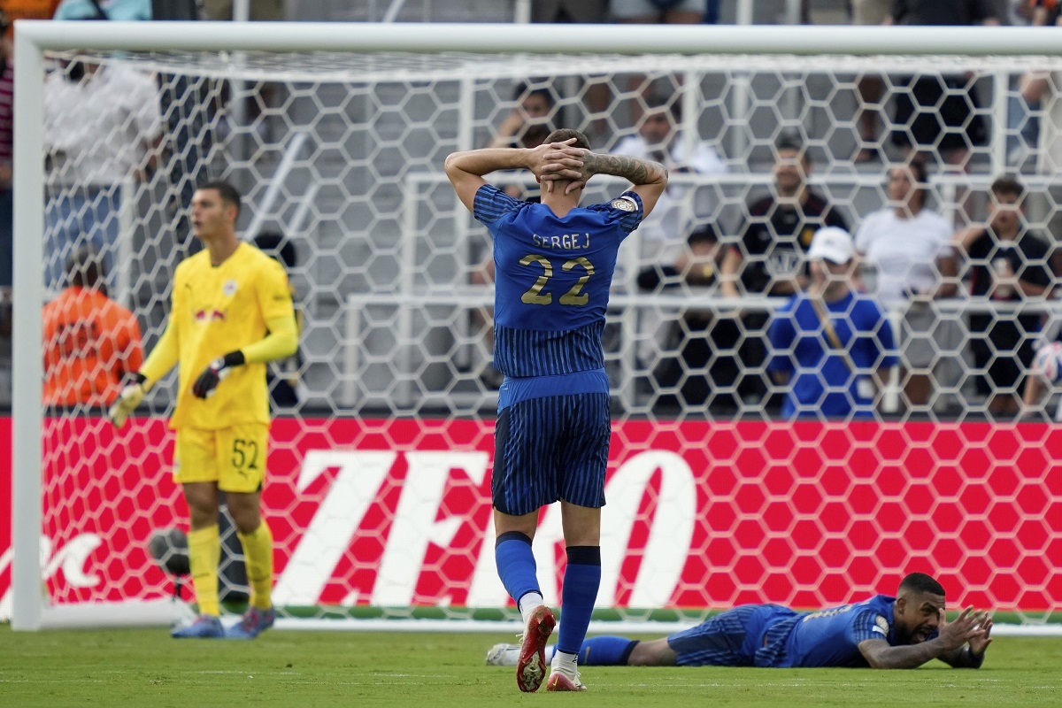Al-Hilal's Malcom, right, and Al-Hilal's Sergej Milinkovic-Savic react after missing a chance during the Club World Cup Group H soccer match between Salzburg and Al Hilal in Washington, Sunday, June 22, 2025. (AP Photo/Julia Demaree Nikhinson)