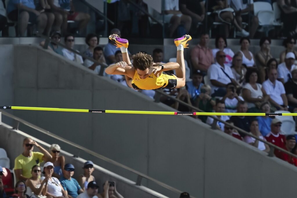 Armand Duplantis, of Sweden, competes in the final of the men's pole vault at the 15th Gyulai Istvan Memorial Track and Field Hungarian Grand Prix in the National Athletics Center in Budapest, Hungary, Tuesday, Aug. 12, 2025. (Tamas Vasvari/MTI via AP)