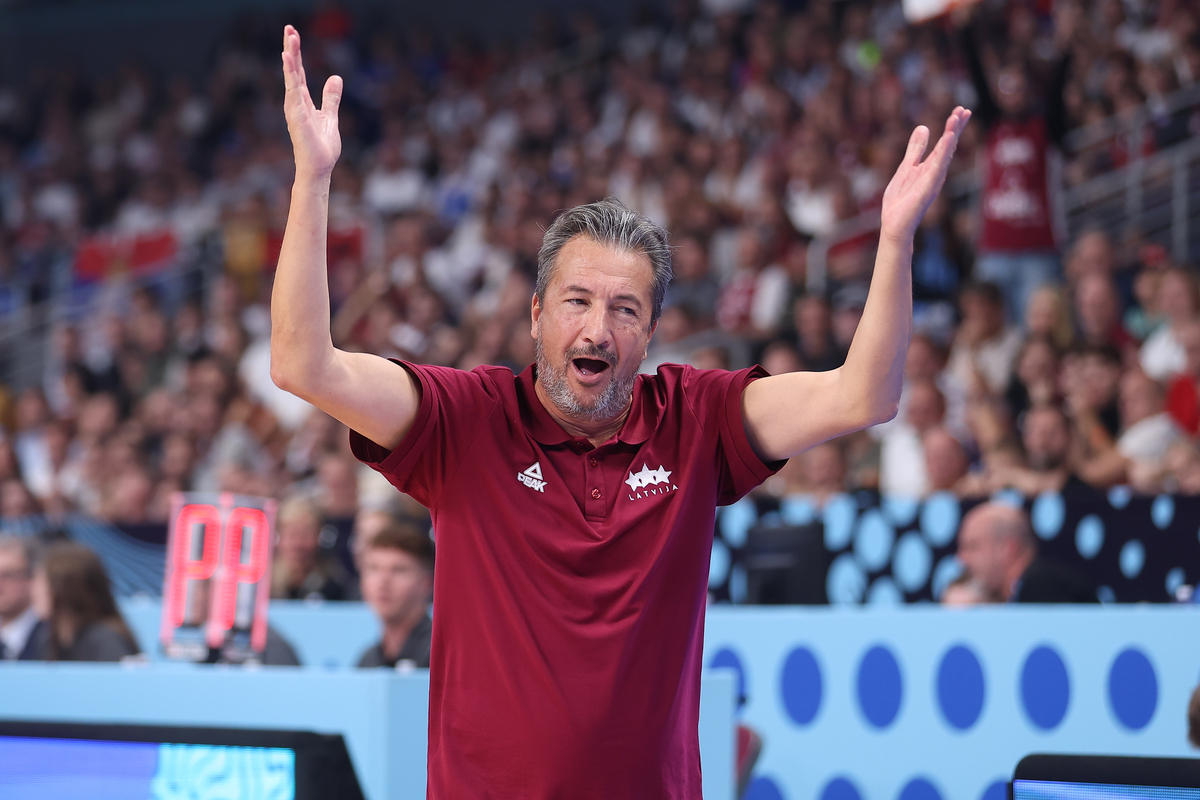 Selektor reprezentacije Letonije na utakmici Evropskog Prvenstva protiv Srbije u hali Saomi Arena, Riga 30.08.2025. godine Foto: Ivica Veselinov / MN PRESS KOSARKA, BASKETBALL, SRBIJA, SERBIA, LATVIA, LETONIJA, EUROBASKET 2025, XIAOMI ARENA
