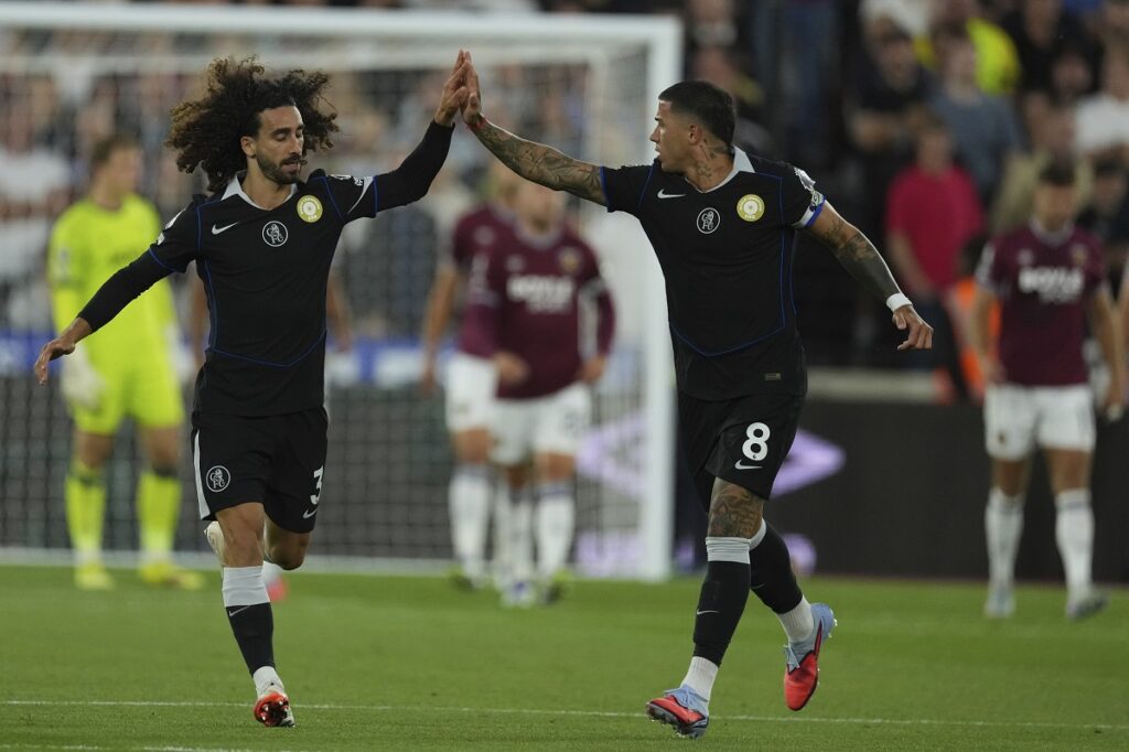 Chelsea's Marc Cucurella, left, and Enzo Fernandez celebrate after a goal during the Premier League soccer match between Chelsea and West Ham in London, Friday, Aug. 22, 2025. (AP Photo/Dave Shopland)
