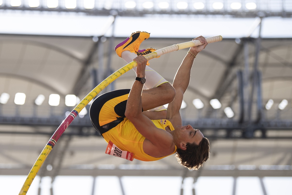 Armand Duplantis, of Sweden, competes in the final of the men's pole vault at the 15th Gyulai Istvan Memorial Track and Field Hungarian Grand Prix in the National Athletics Center in Budapest, Hungary, Tuesday, Aug. 12, 2025. (Boglarka Bodnar/MTI via AP)