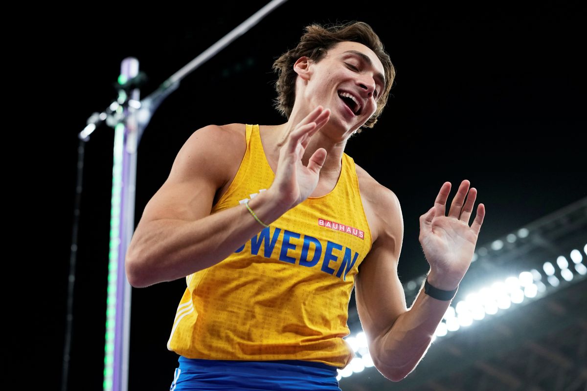 Sweden's Armand Duplantis reacts in the men's pole vault final at the World Athletics Championships in Tokyo, Monday, Sept. 15, 2025. (AP Photo/Ashley Landis)