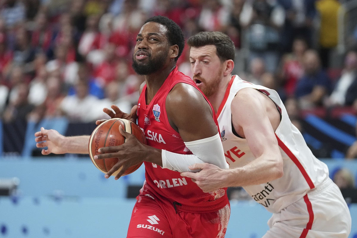 Poland's Jordan Loyd, left, and Turkey's Ercan Osmani in action during the Eurobasket, European Basketball Championship quarter final match between Turkey and Poland at the Riga Arena in Riga, Latvia, Tuesday, Sept. 9, 2025. (AP Photo/Sergei Grits)