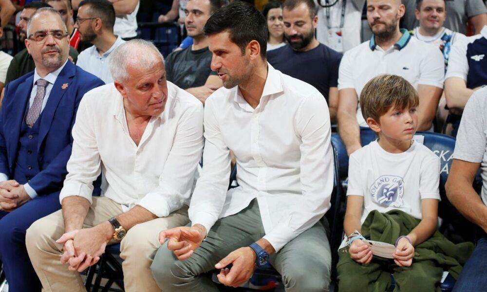 ZELJKO OBRADOVIC trener i NOVAK DJOKOVIC teniser na utakmici kvalifikacija za FIBA svetsko prventsvo izmedju Srbije i Grcke u Beogradskoj Areni, Beograd 25.08.2022. godine Foto: Ivica Veselinov / MN PRESS KOSARKA, BASKETBALL, SRBIJA, GRCKA, SERBIA, GREECE, FIBA, WORLD CUP, QUALIFICATIONS, KVALIFIKACIJE
