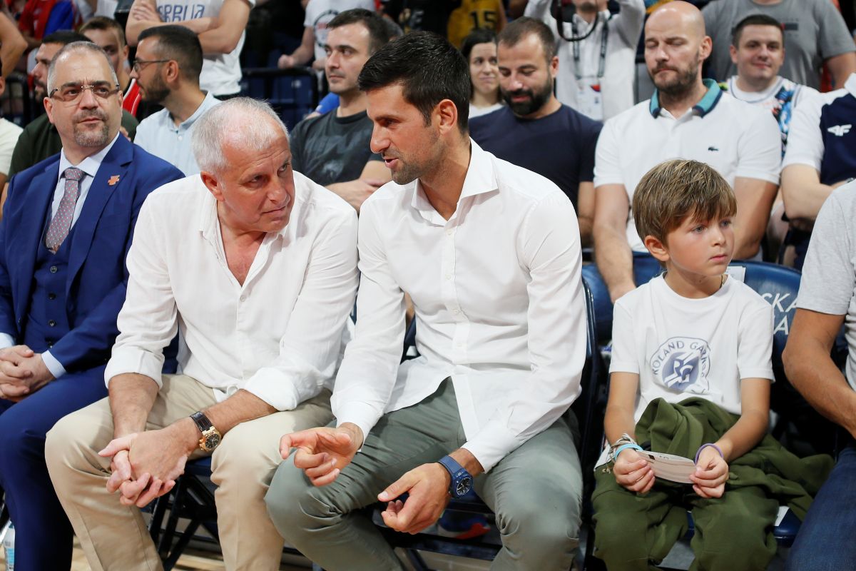 ZELJKO OBRADOVIC trener i NOVAK DJOKOVIC teniser na utakmici kvalifikacija za FIBA svetsko prventsvo izmedju Srbije i Grcke u Beogradskoj Areni, Beograd 25.08.2022. godine Foto: Ivica Veselinov / MN PRESS KOSARKA, BASKETBALL, SRBIJA, GRCKA, SERBIA, GREECE, FIBA, WORLD CUP, QUALIFICATIONS, KVALIFIKACIJE