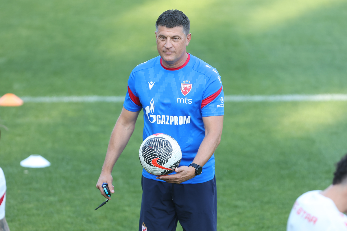 VLADAN MILOJEVIC trener fudbalera Crvene Zvezde na treningu pred utakmici kvalifikacija za UEFA Ligu Sampiona protiv Leha na stadionu Rajko Mitic, Beograd 11.08.2025. godine Foto: Ivica Veselinov / MN PRESS FUDBAL, FOOTBALL, UEFA CHAMPIONS LEAGUE, LIGA SAMPIONA, CRVENA ZVEZDA, RED STAR