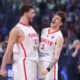 ALPEREN SENGUN i SEHMUZ HAZER kosarkas reprezentacije Turske na utakmici Evropskog Prvenstva protiv Srbije u hali Saomi Arena, Riga 03.09.2025. godine Foto: Ivica Veselinov / MN PRESS KOSARKA, BASKETBALL, SRBIJA, SERBIA, TURSKA, TURKEY, TURKIYE, EUROBASKET 2025, XIAOMI ARENA