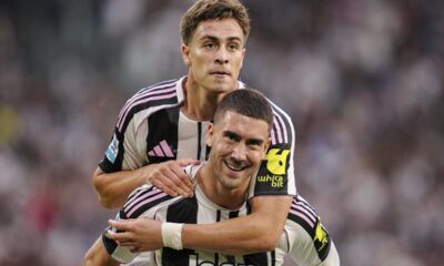 Juventus' Kenan Yildiz, top, celebrates with Dusan Vlahovic after scoring during the Serie A soccer match between Juventus and Inter at the Allianz Stadium in Turin, Italy, Saturday, Sept. 13, 2025. (Marco Alpozzi/LaPresse via AP)