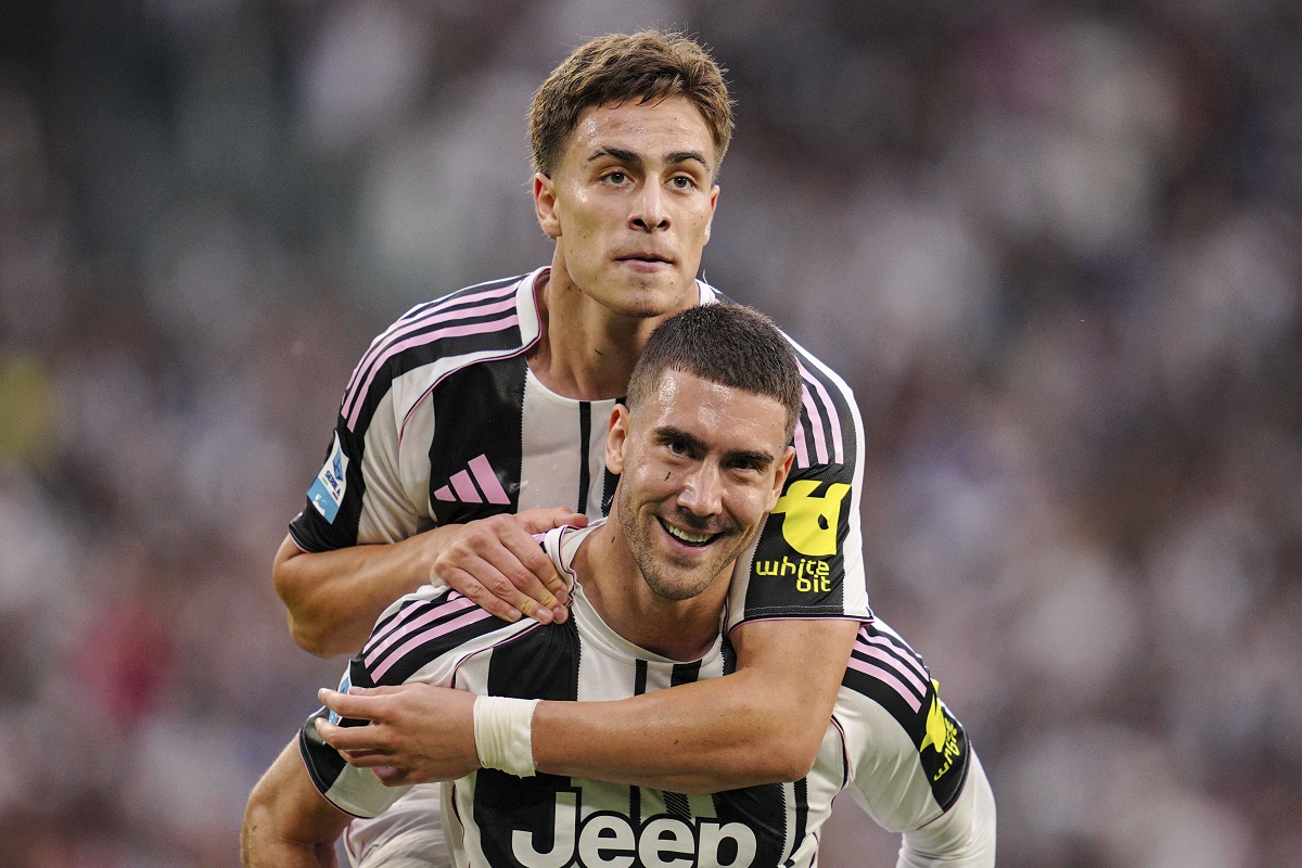 Juventus' Kenan Yildiz, top, celebrates with Dusan Vlahovic after scoring during the Serie A soccer match between Juventus and Inter at the Allianz Stadium in Turin, Italy, Saturday, Sept. 13, 2025. (Marco Alpozzi/LaPresse via AP)