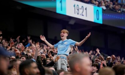 A Manchetser City fan reacts after a first goal during the Premier League soccer match between Manchester City and Manchester United in Manchester, England, Sunday, Sept. 14, 2025. (AP Photo/Dave Thompson)
