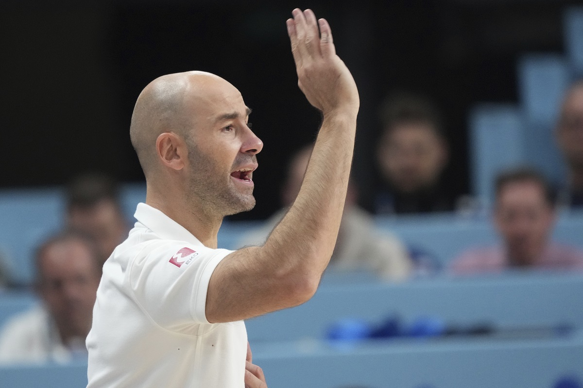 Greece's head coach Vasileios Spanoulis during the Eurobasket, European Basketball Championship semi-final match between Greece and Turkey at the Riga Arena in Riga, Latvia, Friday, Sept. 12, 2025. (AP Photo/Sergei Grits)
