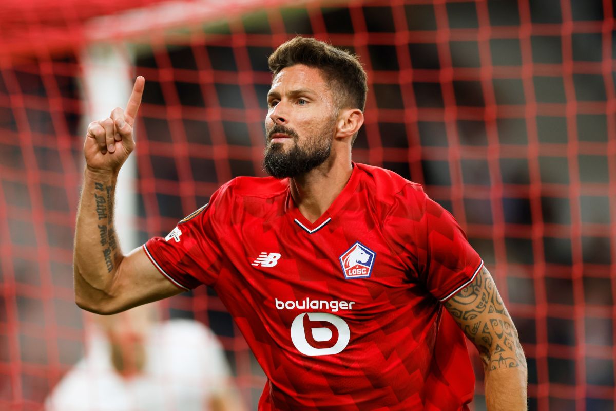 Llle's Olivier Giroud celebrates after scoring his sides second goal during the Europa League soccer match between Lille and Brann at the Pierre Mauroy stadium in Villeneuve d'Ascq, northern France, Thursday, Sept. 25, 2025. (AP Photo/Jean-Francois Badias)