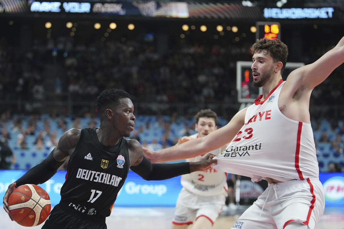 Germany's Dennis Schroder, left, drives to the basket as Turkey's Alperen Sengun tries to block him during the Eurobasket, European Basketball Championship final match between Turkey and Germany at the Riga Arena in Riga, Latvia, Sunday, Sept. 14, 2025. (AP Photo/Sergei Grits)