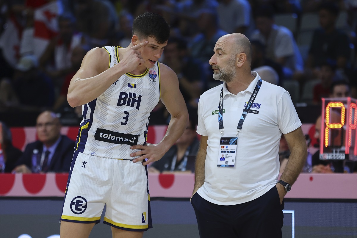 Bosnia's Amar Alibegovic, left, speaks with his coach Aziz Bekir during the Eurobasket, European Basketball Championship Group C match between Bosnia and Georgia at Spyros Kyprianou Arena, in Limassol, Cyprus, Thursday, Sept. 4, 2025. (AP Photo/Sakis Savvides)