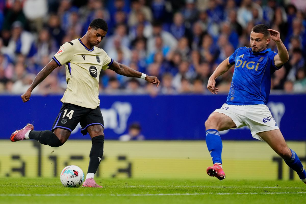 Barcelona's Marcus Rashford kicks the ball during a Spanish La Liga soccer match at the Carlos Tartiere stadium in Oviedo, Spain, Thursday, Sept. 25, 2025. (AP Photo/Jose Breton)