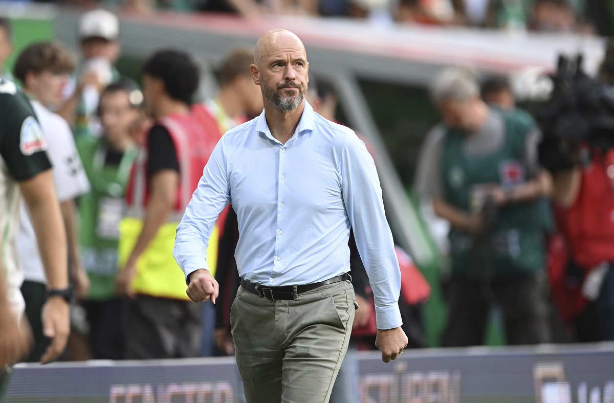 Leverkusen's head coach Erik ten Hag gestures during the German Bundesliga soccer match between Werder Bremen and Bayer 04 Leverkusen in Bremen, Germany, Saturday, Aug. 30, 2025. (Carmen Jaspersen/dpa via AP)