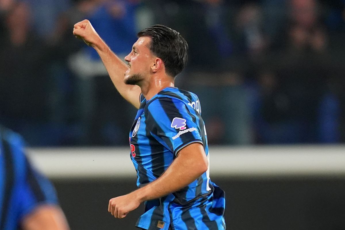 Atalanta's Lazar Samardzic celebrates after scoring during the Champions League opening phase soccer match between Atalanta and Club Brugge at the New Balance Stadium in Bergamo, Italy, Tuesday Sept. 30, 2025. (Spada/LaPresse via AP)