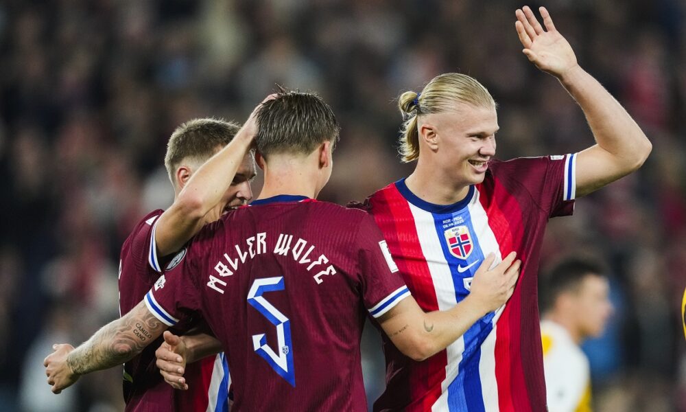 Norway's Erling Haaland, right, celebrates scoring during the World Cup qualifying soccer match between Norway and Moldova at Ullevaal Stadion, Oslo, Tuesday Sept. 9, 2025. (Fredrik Varfjell/NTB via AP)