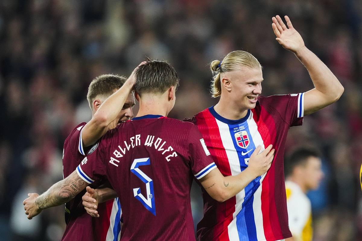 Norway's Erling Haaland, right, celebrates scoring during the World Cup qualifying soccer match between Norway and Moldova at Ullevaal Stadion, Oslo, Tuesday Sept. 9, 2025. (Fredrik Varfjell/NTB via AP)