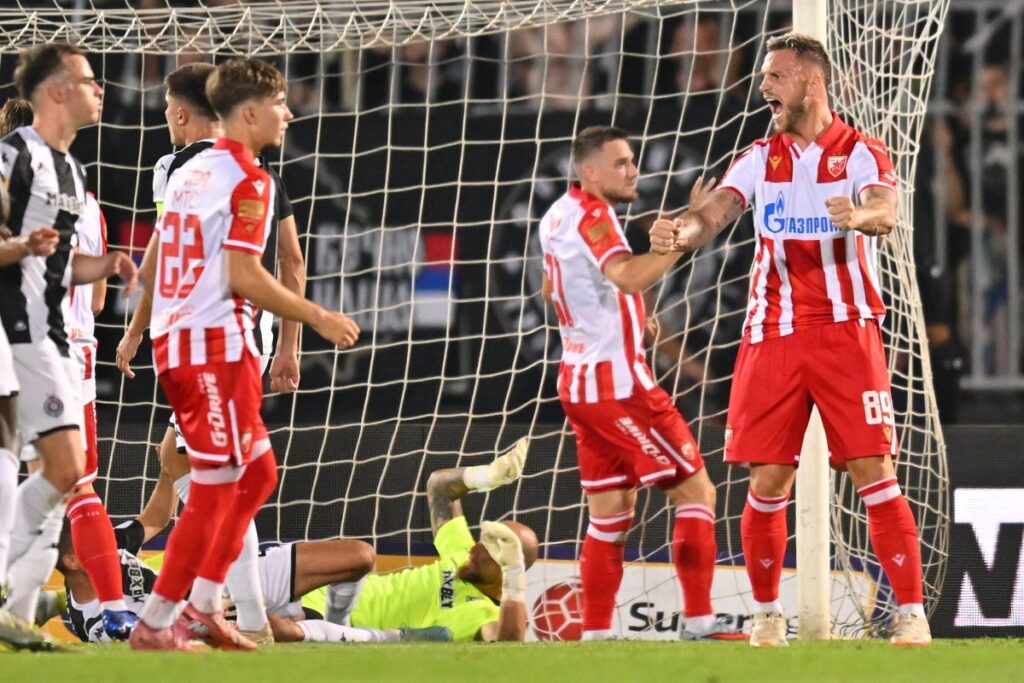 fudbaler Crvene zvezde na utakmici Superlige Prvenstva Srbije protiv Partizana na stadionu Partizana, Beograd, 20.09.2025. godine Foto: Marko Metlas Fudbal, Crvena zvezda, Superliga Prvenstvo Srbije, Partizan
