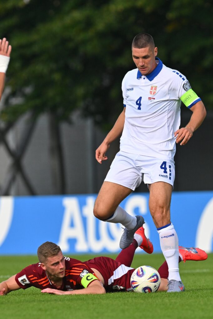 fudbaler reprezentacije Srbije na utakmici kvalifikacija za FIFA Svetsko prvenstvo protiv Letonije na stadionu Daugava, Riga 06.09.2025. godine Foto: Marko Metlas Fudbal, Reprezentacija, Srbija, Letonija, Kvalifikacije za Svetsko prvenstvo