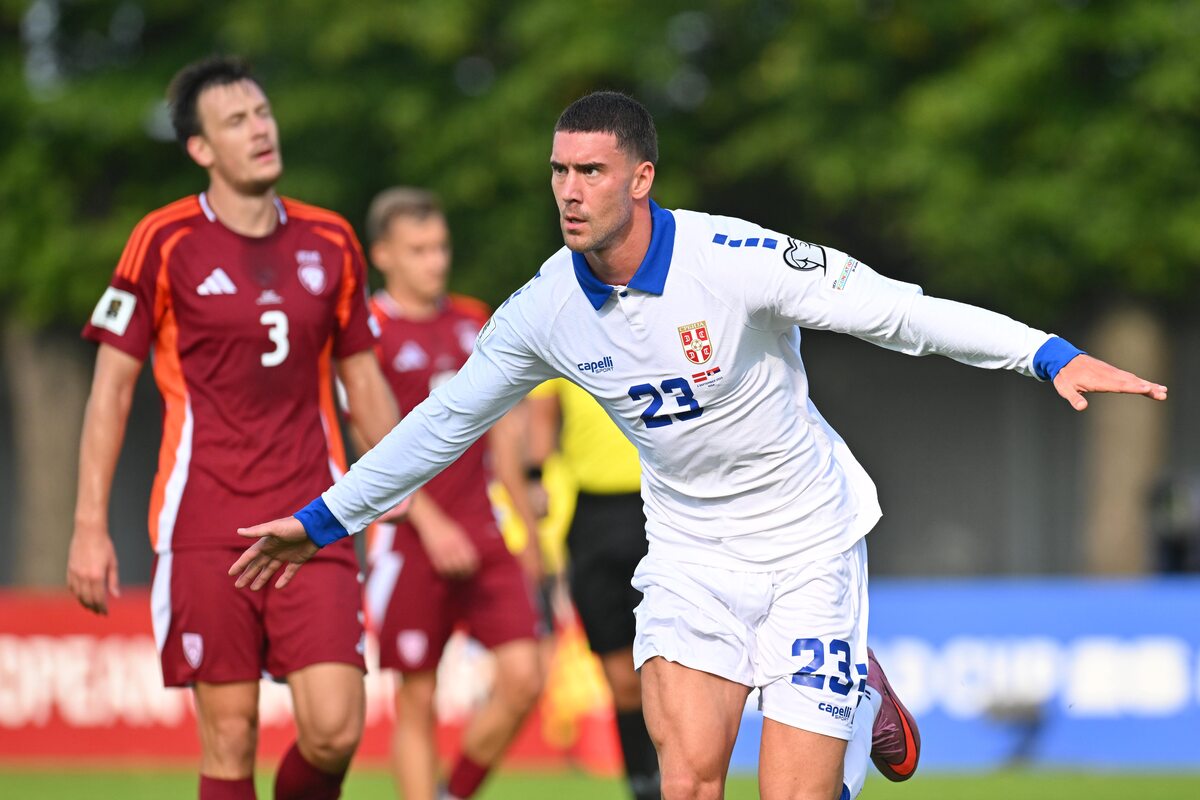 fudbaler reprezentacije Srbije na utakmici kvalifikacija za FIFA Svetsko prvenstvo protiv Letonije na stadionu Daugava, Riga 06.09.2025. godine Foto: Marko Metlas Fudbal, Reprezentacija, Srbija, Letonija, Kvalifikacije za Svetsko prvenstvo