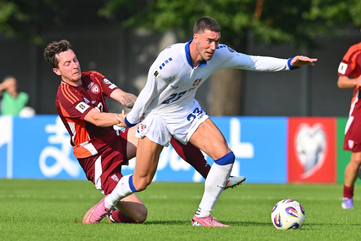 fudbaler reprezentacije Srbije na utakmici kvalifikacija za FIFA Svetsko prvenstvo protiv Letonije na stadionu Daugava, Riga 06.09.2025. godine Foto: Marko Metlas Fudbal, Reprezentacija, Srbija, Letonija, Kvalifikacije za Svetsko prvenstvo